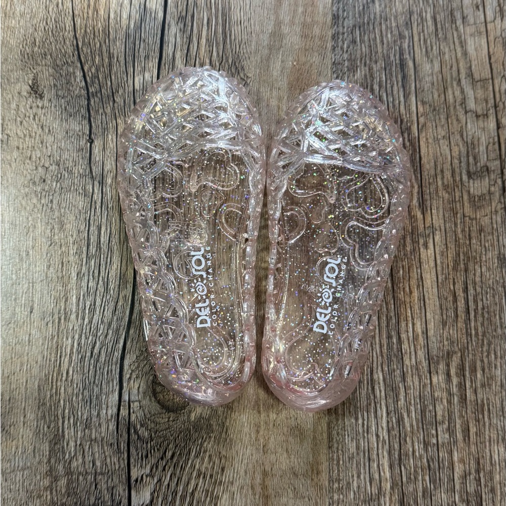 Del Sol color changing shoes. Toddler size 7